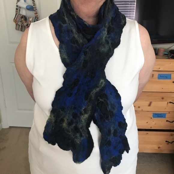 🎁 Deep Blue/Green/Black Silk/Wool Scarf💙💚🖤 - Picture 6 of 9